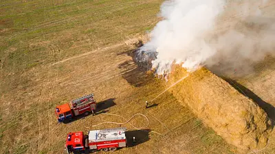Wielkopolska w czołówce pożarów podczas żniw. Strażacy apelują o rozwagę