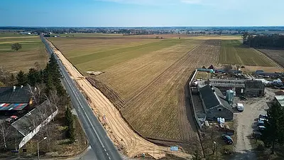 Rusza rozbudowa drogi wojewódzkiej nr 242. Powstanie ścieżka pieszo-rowerowa