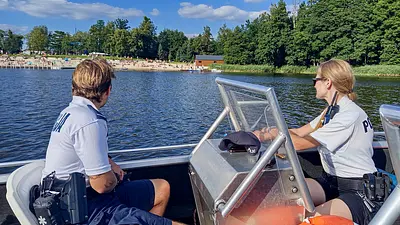  Wspólne działania policji nad jeziorem Raczyńskim